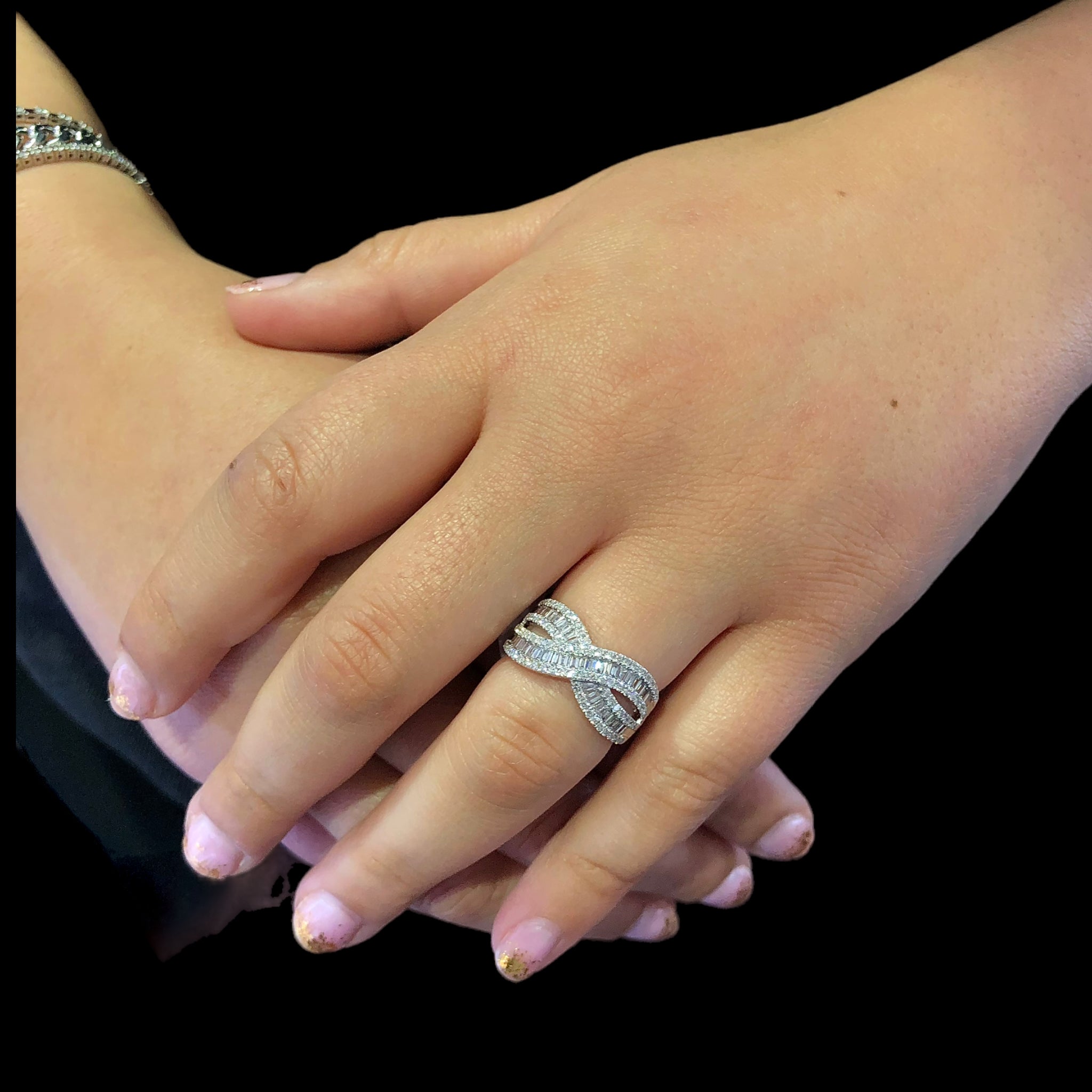 Twist Baguette & Round Diamond Ring