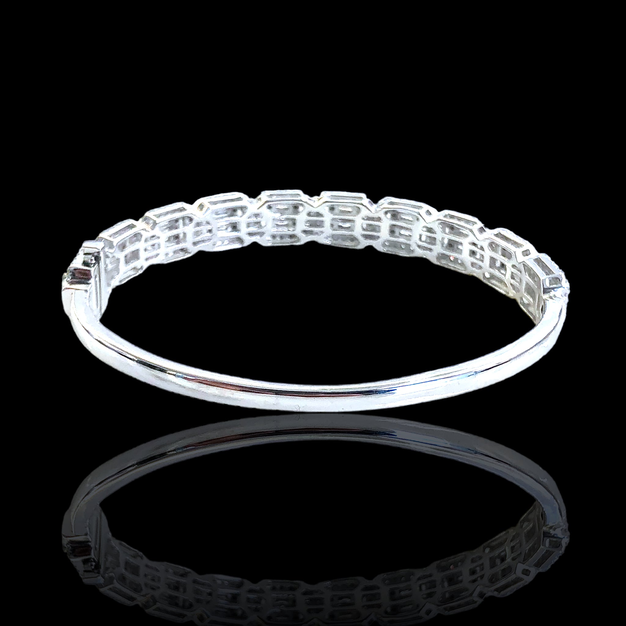 Baguette x Round Diamond Bangle