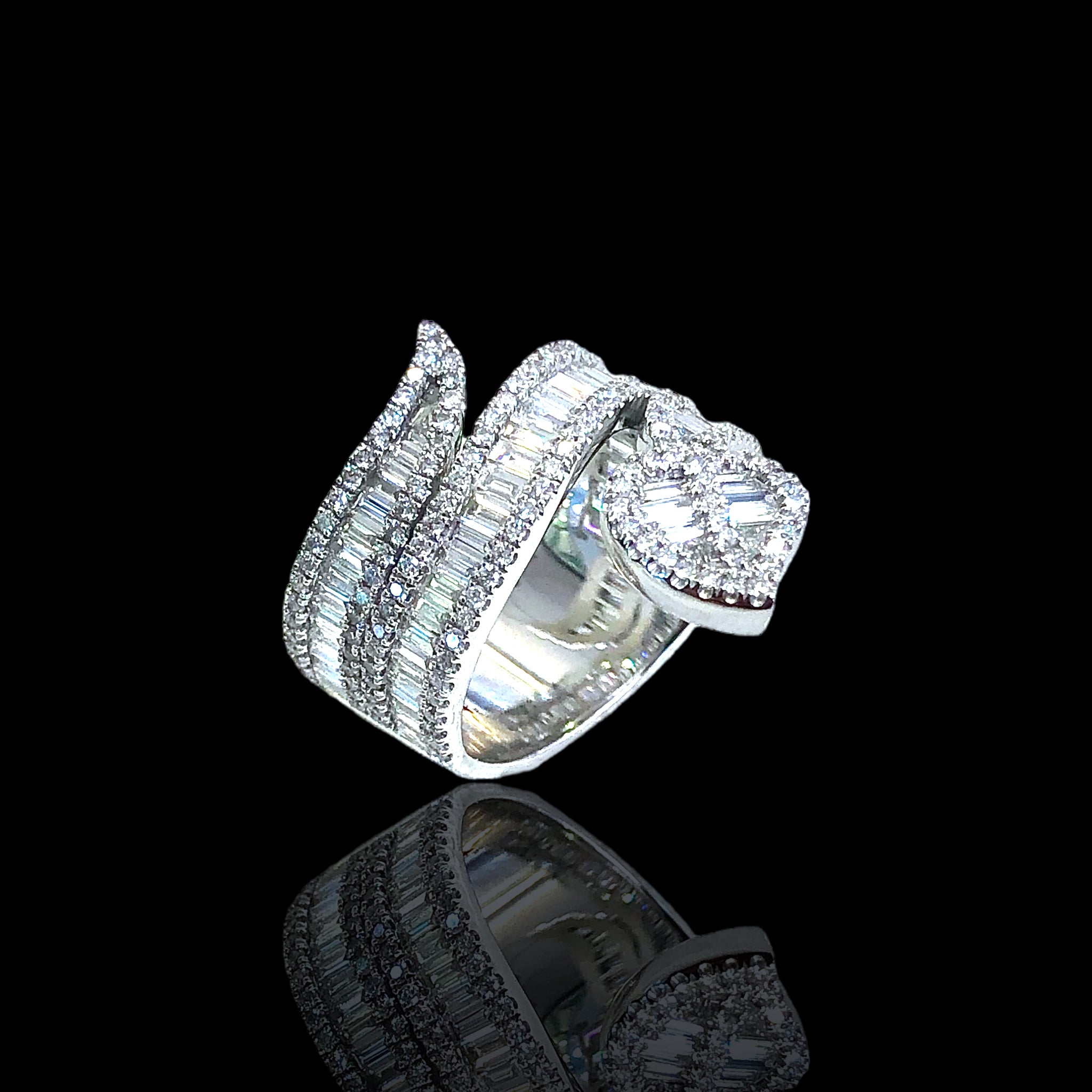 Heart Baguette x Round Diamond Ring