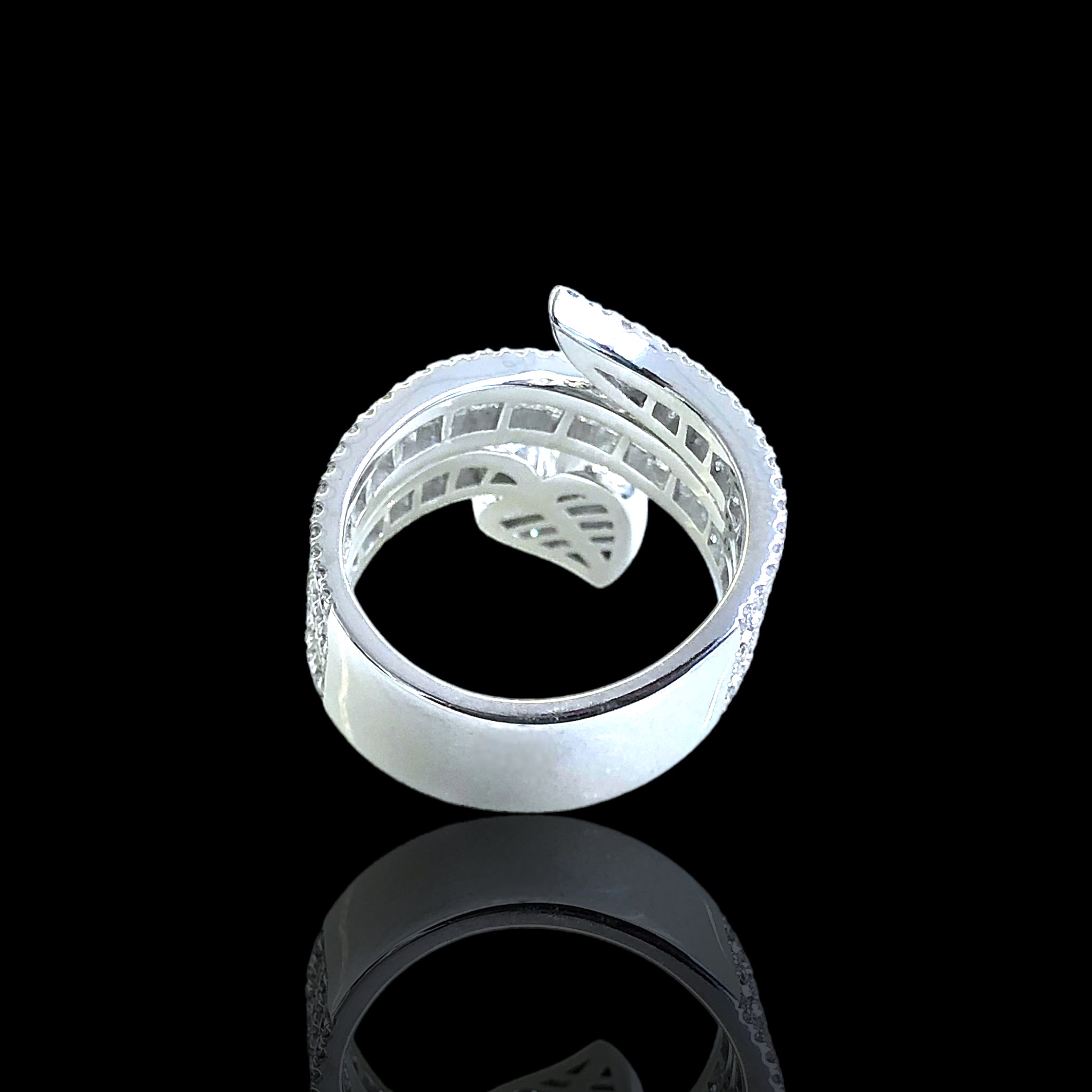 Heart Baguette x Round Diamond Ring