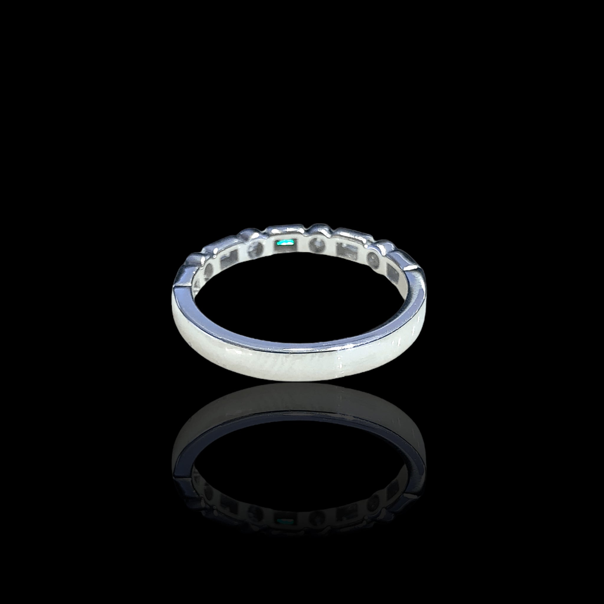 Emerald x Round Band