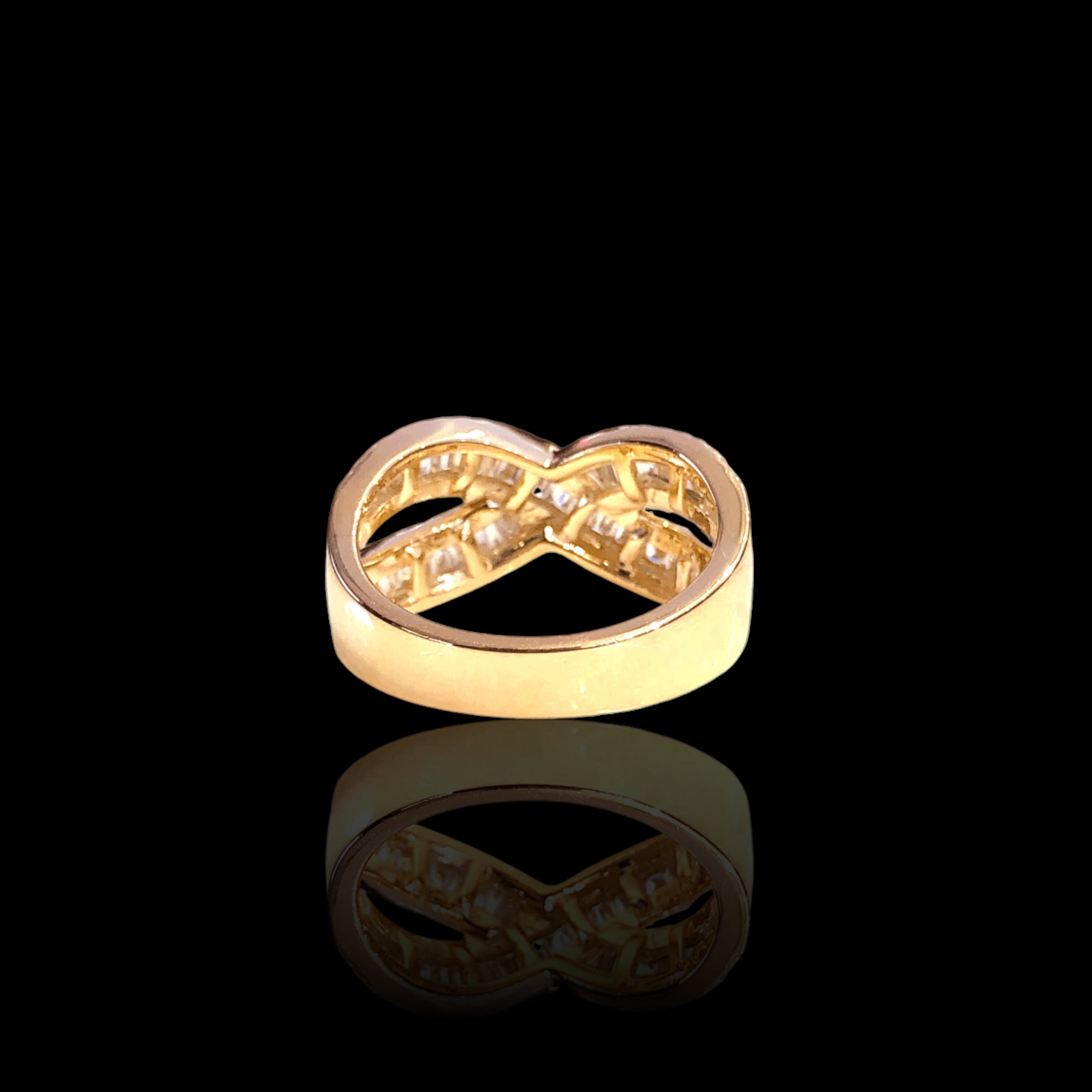 Twist Baguette & Round Diamond Ring