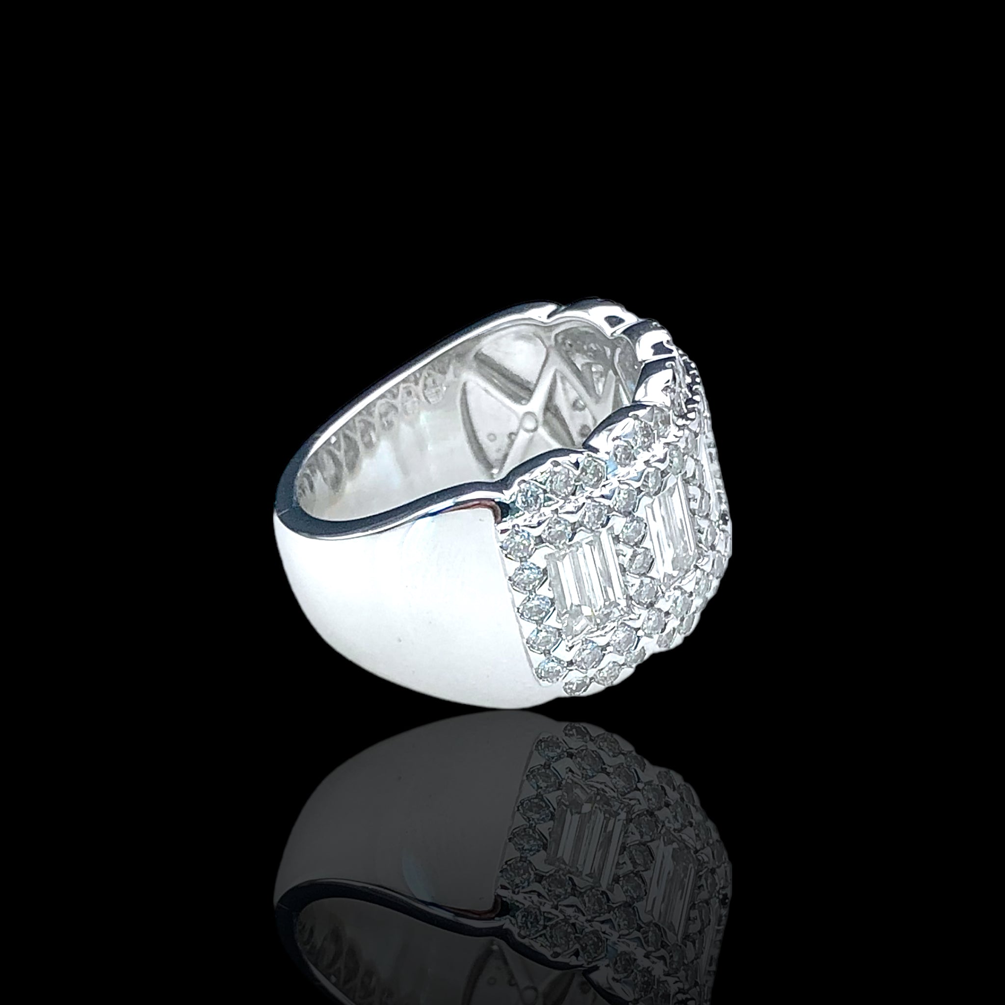 Baguette x Round Ladies Diamond Ring